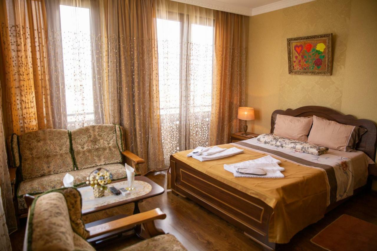 Family Hotel Parajanov Tbilisi Exteriör bild