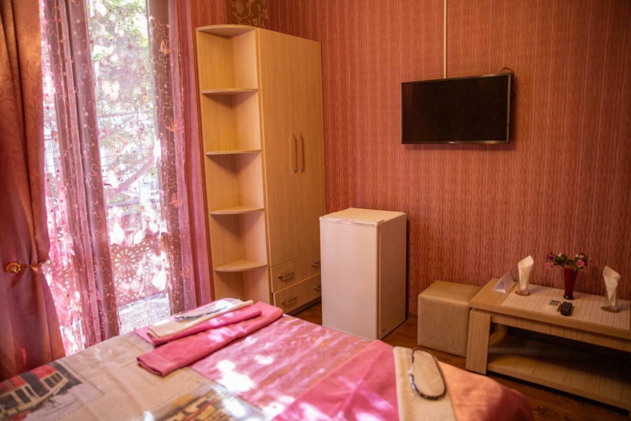Family Hotel Parajanov Tbilisi Exteriör bild